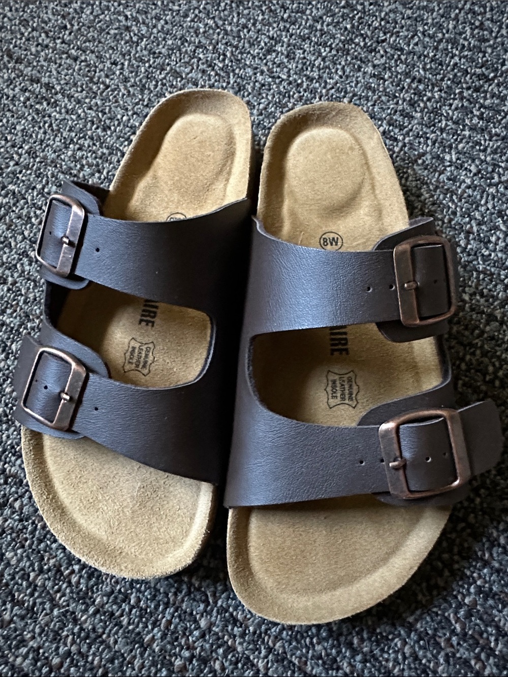 Cushionaire footbed sandal brown W 8 wide